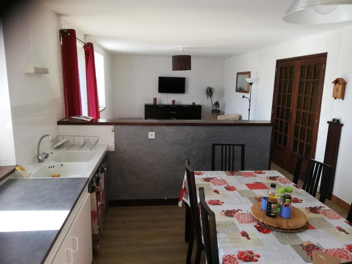 Gite Les Chaumeix Prondines Esterno foto