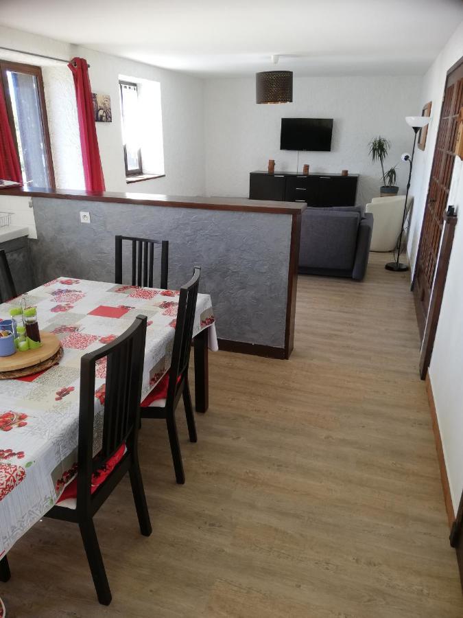 Gite Les Chaumeix Prondines Esterno foto