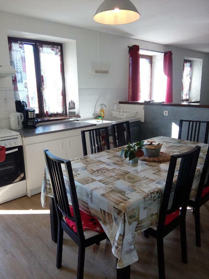 Gite Les Chaumeix Prondines Esterno foto